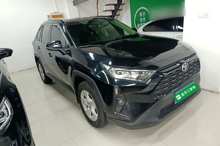 Toyota RAV4 2023 — 3
