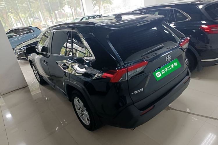 Toyota RAV4 2023 — 4