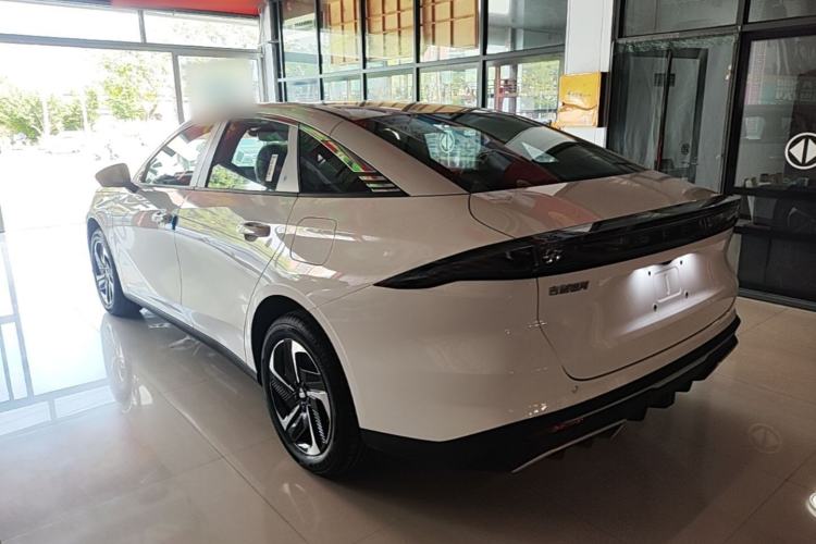 Geely Galaxy L6 2025 — 4