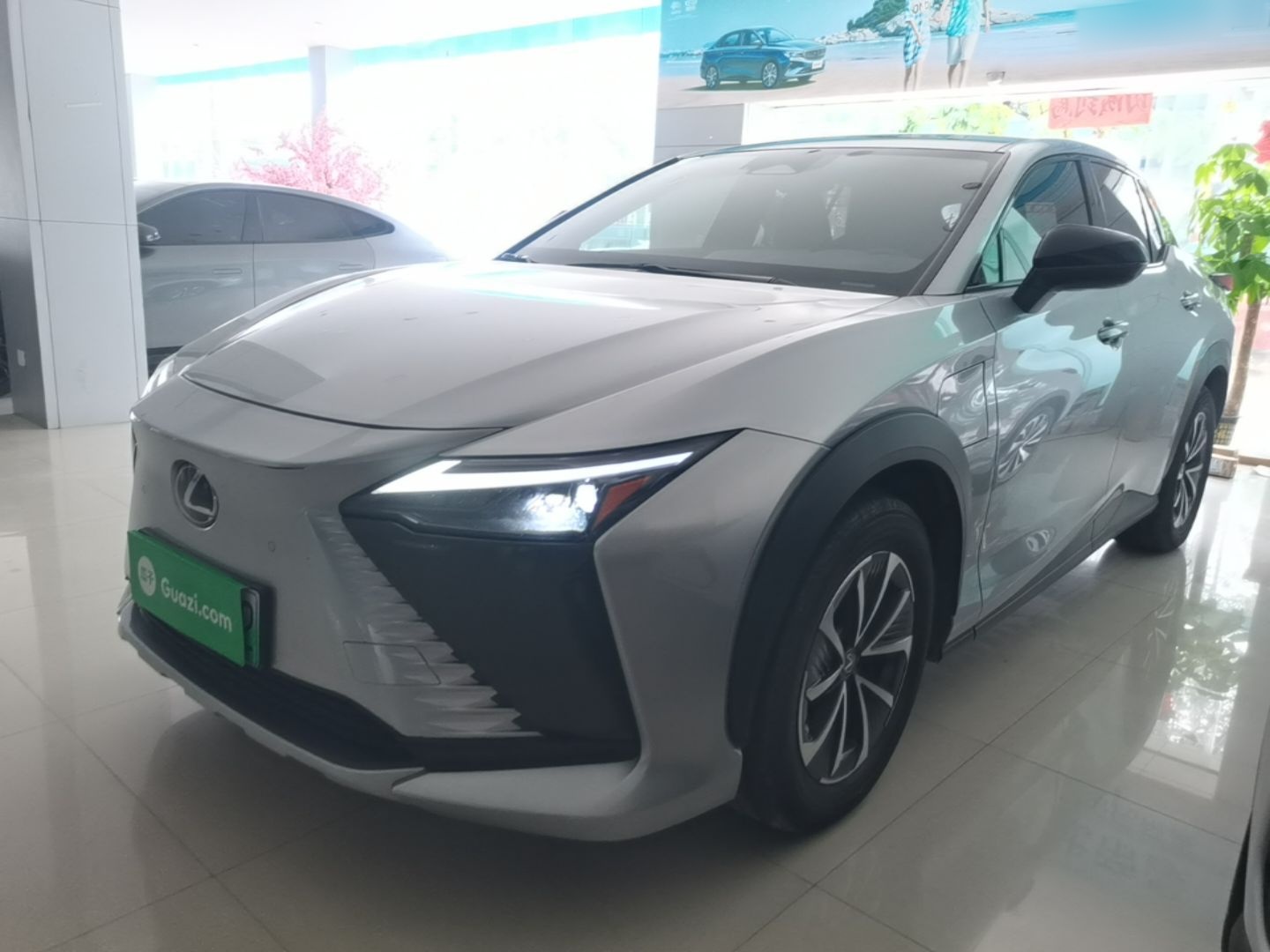 Lexus RZ 450e 2023 — фото 1