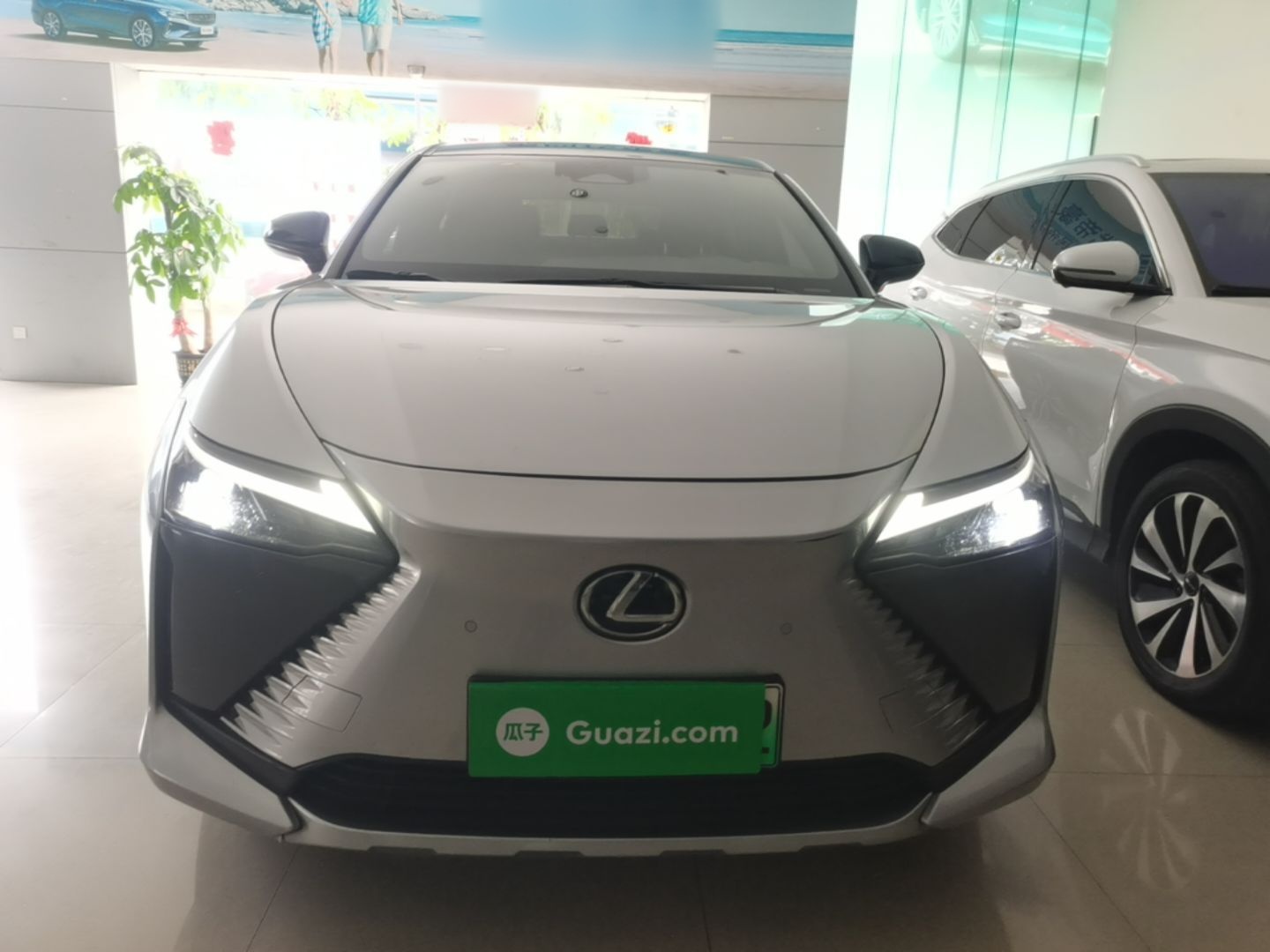 Lexus RZ 450e 2023 — фото 2