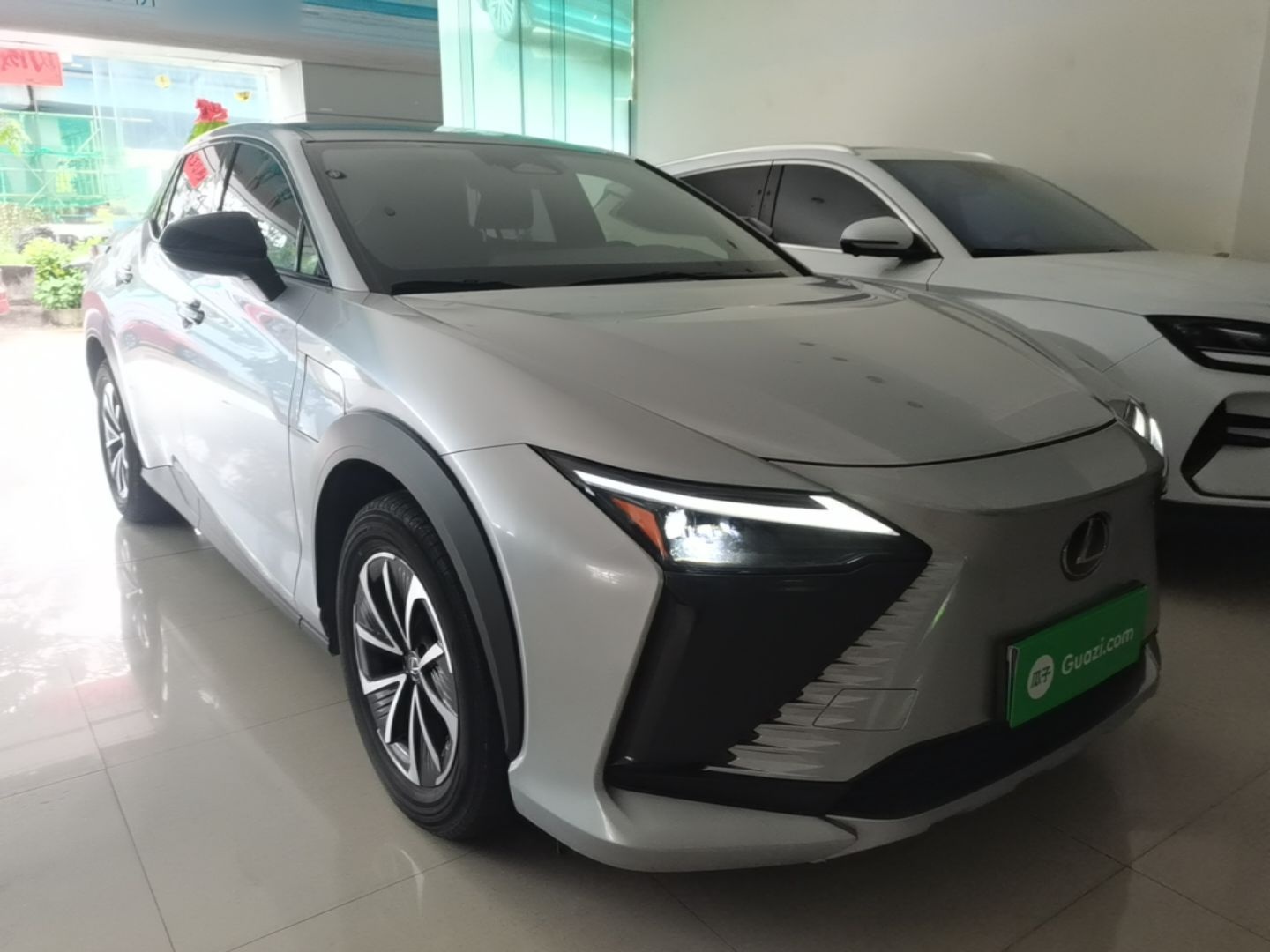Lexus RZ 450e 2023 — фото 3