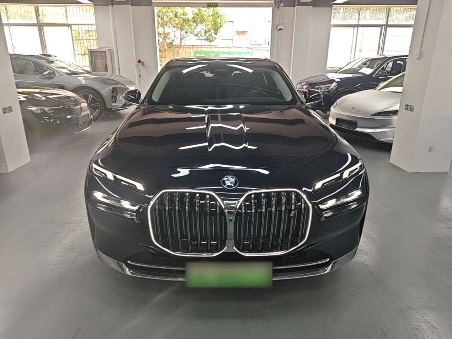 BMW i7 2023 — фото 2