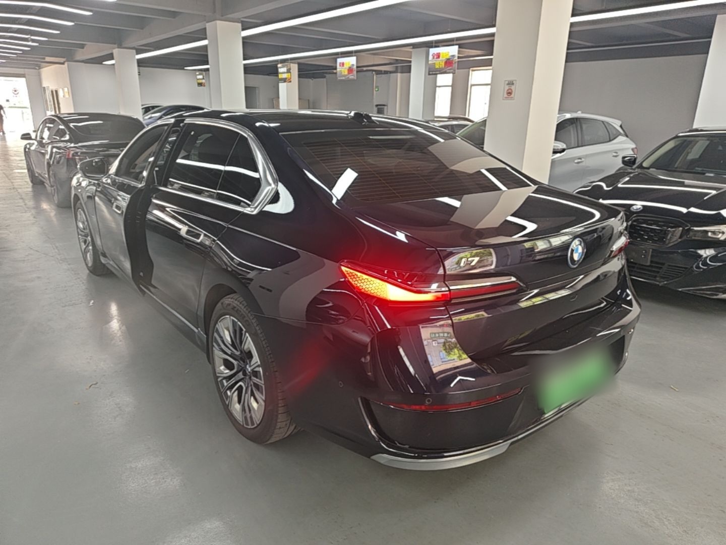 BMW i7 2023 — фото 4