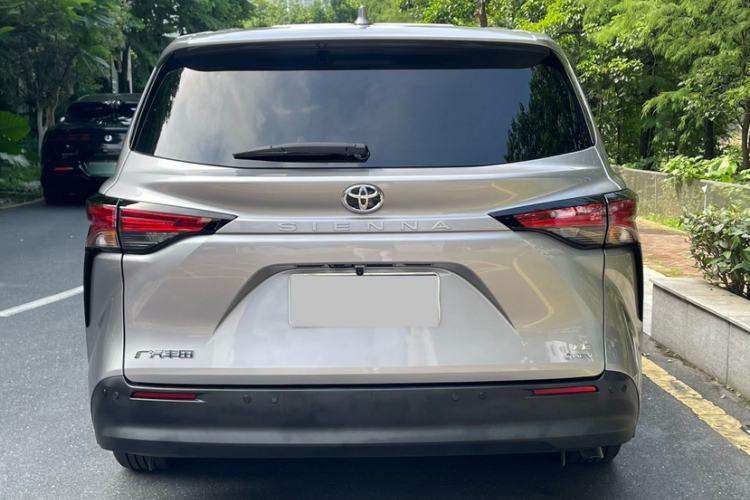 Toyota Sienna 2024 — 3
