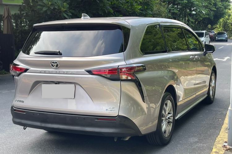 Toyota Sienna 2024 — 4