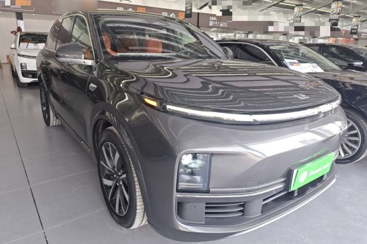 Li Auto L8 2023 — 3