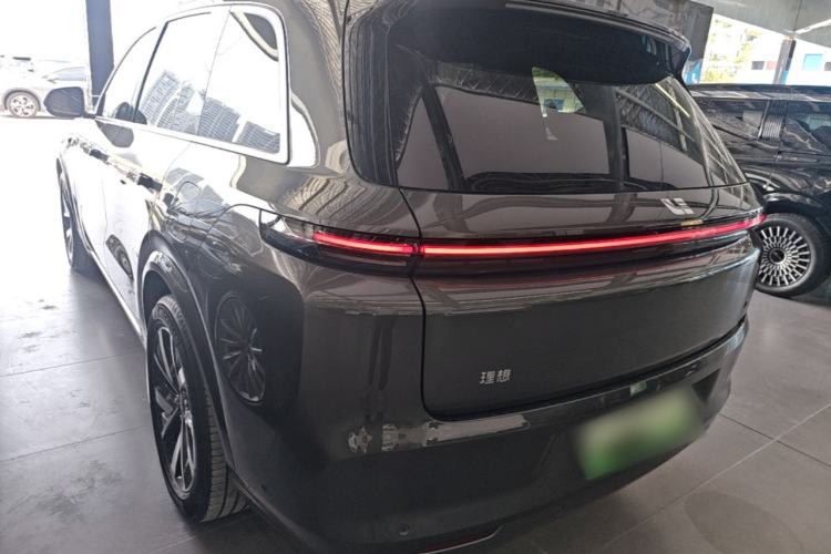 Li Auto L8 2023 — 4