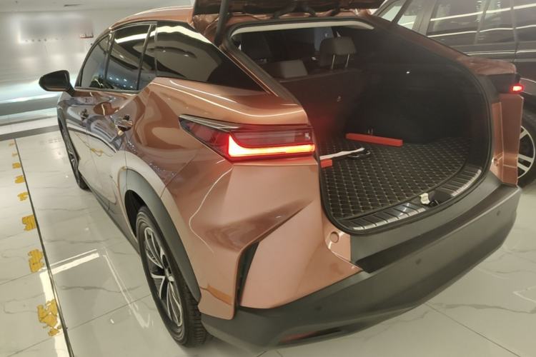 Lexus RZ 450e 2023 — 4