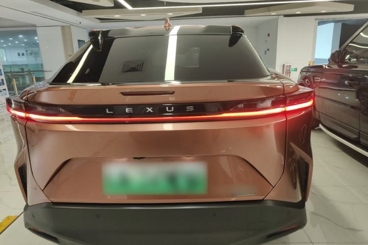 Lexus RZ 450e 2023 — 5