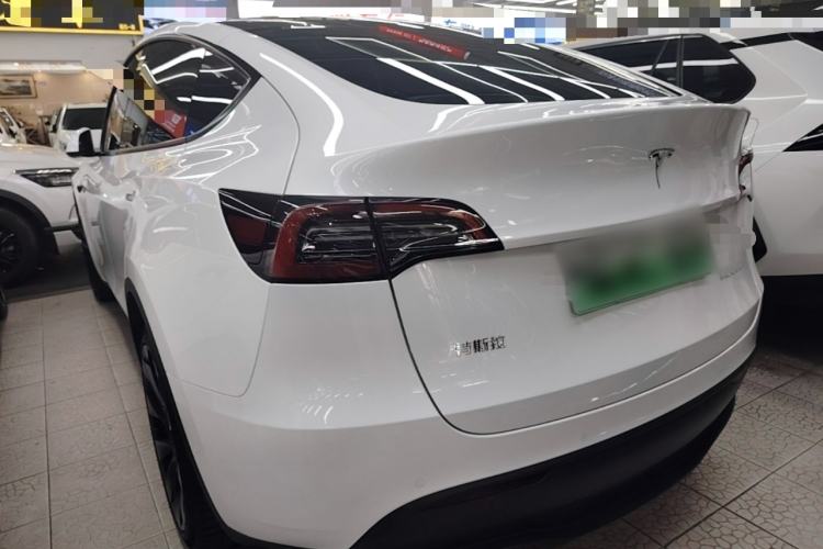 Tesla Model Y 2022 — 4