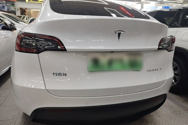 Tesla Model Y 2022 — 5