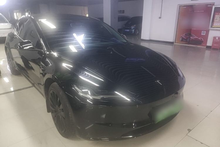 Tesla Model 3 2025 — 3