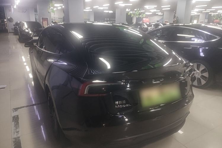 Tesla Model 3 2025 — 4