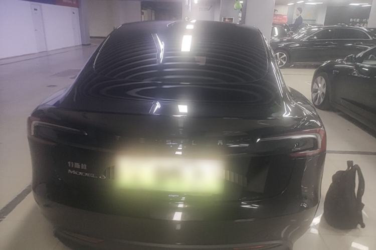 Tesla Model 3 2025 — 5