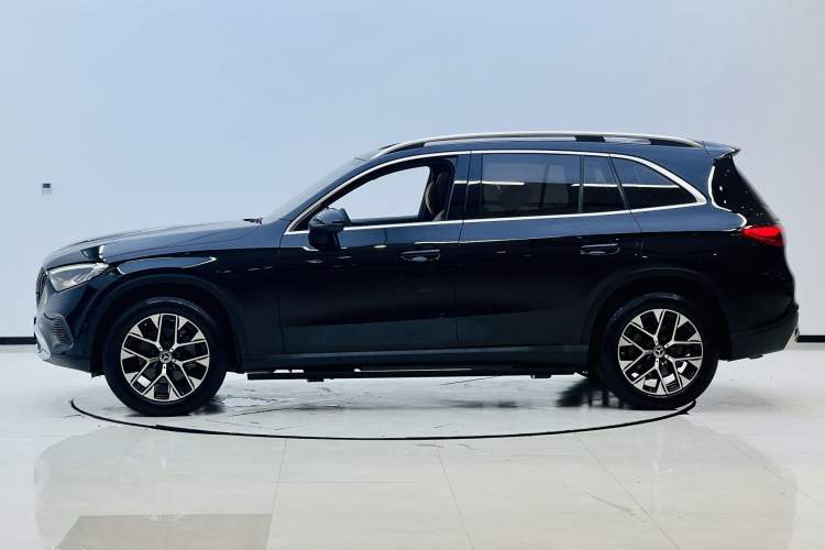 Mercedes-Benz GLC 260 L 2024 — фото 3