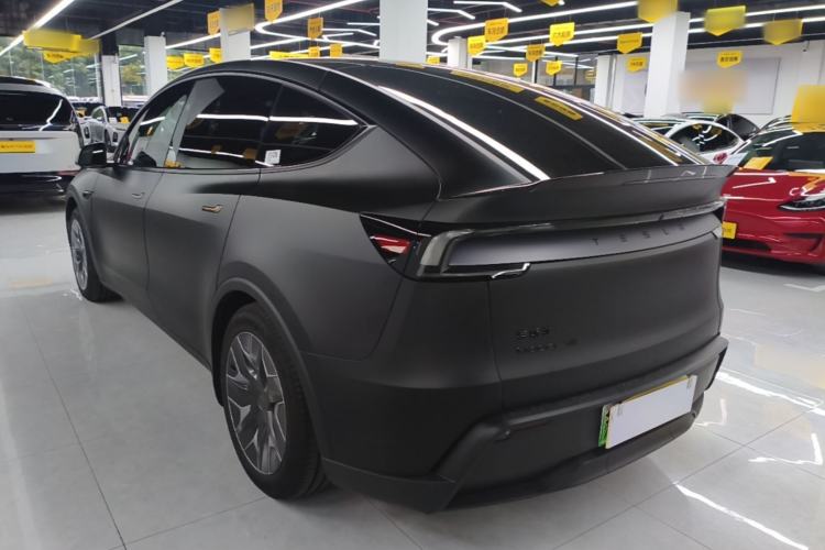 Tesla Model Y L 2025 — 4