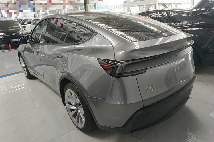 Tesla Model Y 2025 — фото 4