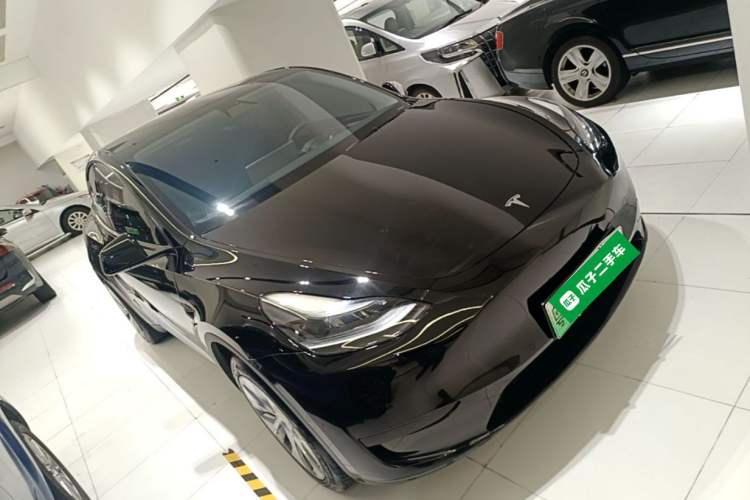 Tesla Model Y 2022 — 3