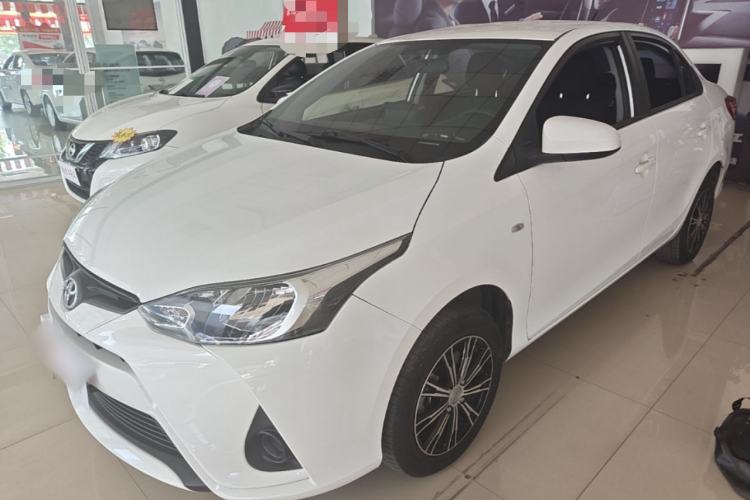 Toyota Yaris 2021 — фото 1
