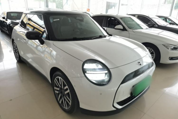 MINI Cooper 2025 — 3