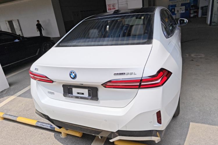 BMW i5 2025 — фото 5
