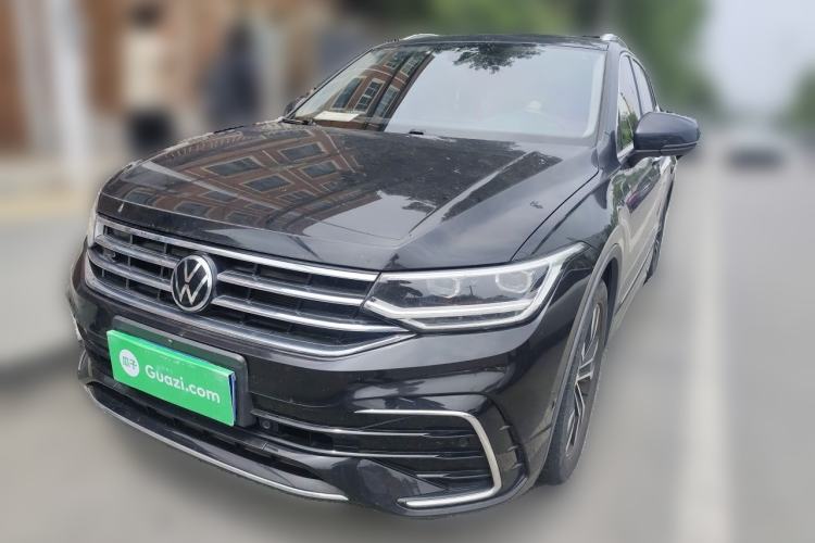 Volkswagen Tiguan L 2023 — фото 1