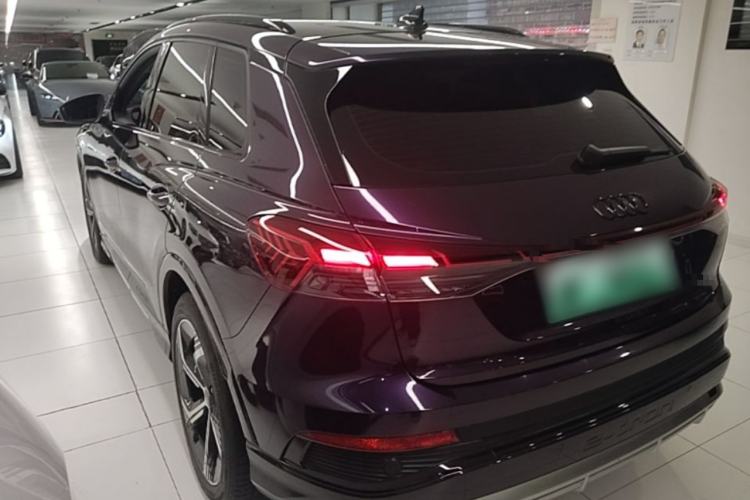 Audi Q4 e-tron 2023 — 4