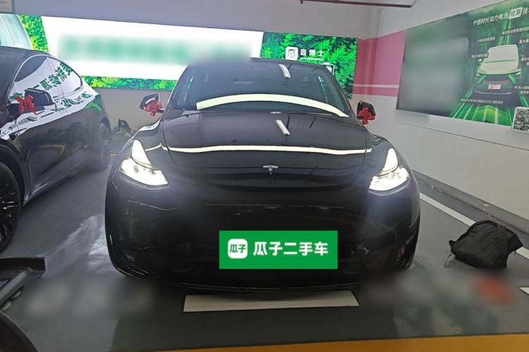 Tesla Model Y 2023 — 2