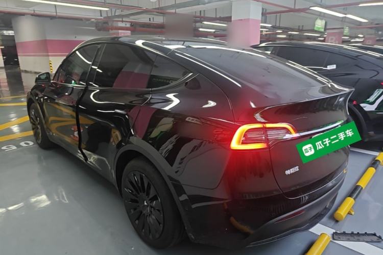 Tesla Model Y 2023 — 4