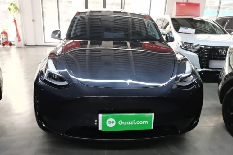 Tesla Model Y 2024 — 2