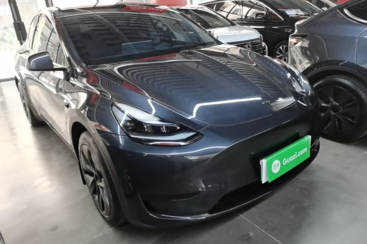 Tesla Model Y 2024 — 3