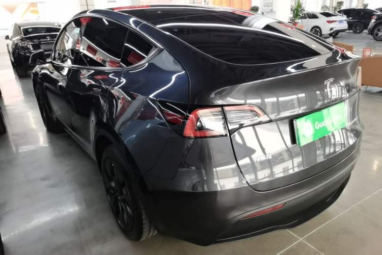 Tesla Model Y 2024 — 4