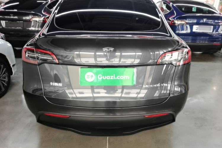 Tesla Model Y 2024 — 5