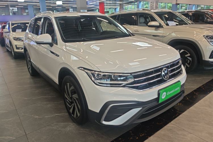 Volkswagen Tiguan L 2023 — 3