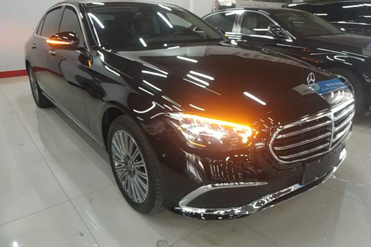 Mercedes-Benz E 260 L 2022 — 3