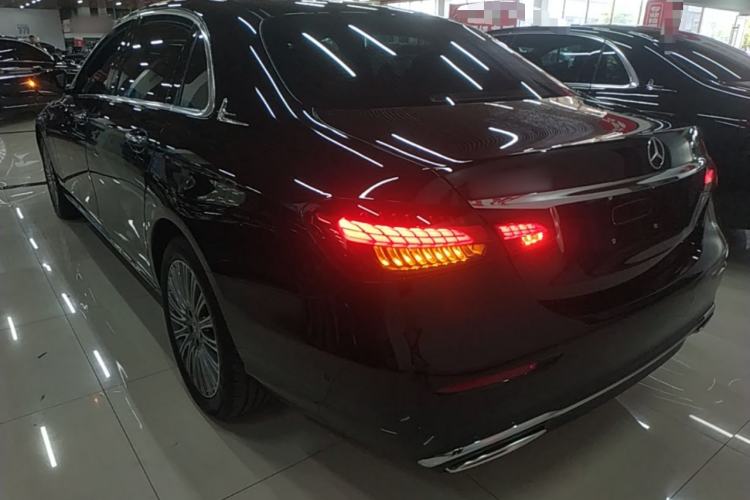 Mercedes-Benz E 260 L 2022 — 4