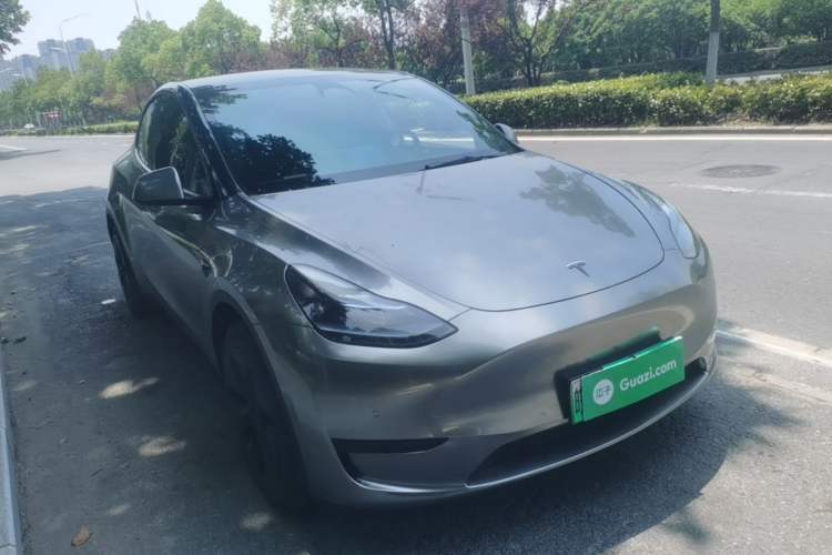 Tesla Model Y 2022 — 3