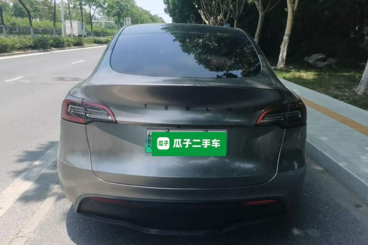 Tesla Model Y 2022 — 5