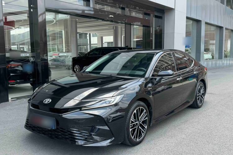 Toyota Camry 2024 — фото 1