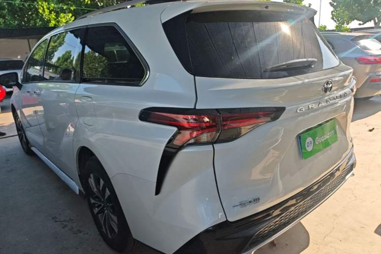 Toyota Granvia 2024 — 4