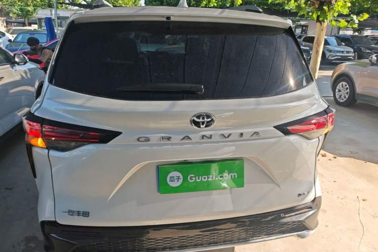 Toyota Granvia 2024 — 5