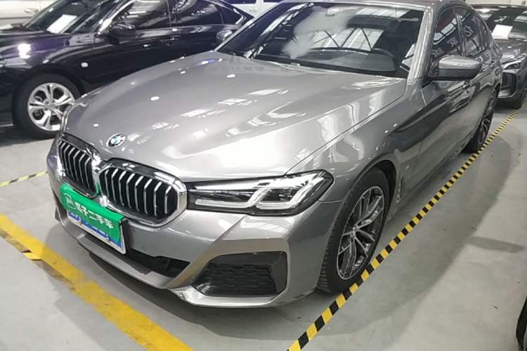 BMW 5 series 2022 — фото 1