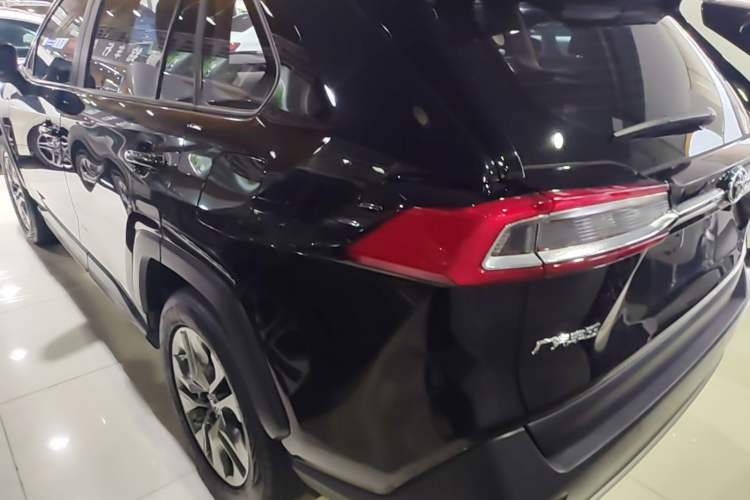 Toyota RAV4 2022 — 4