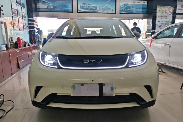 BYD Dolphin 2025 — 2