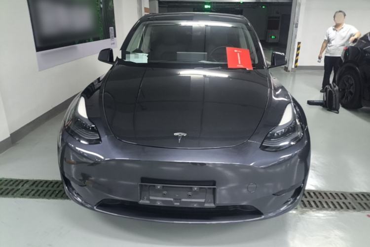 Tesla Model Y 2024 — 2