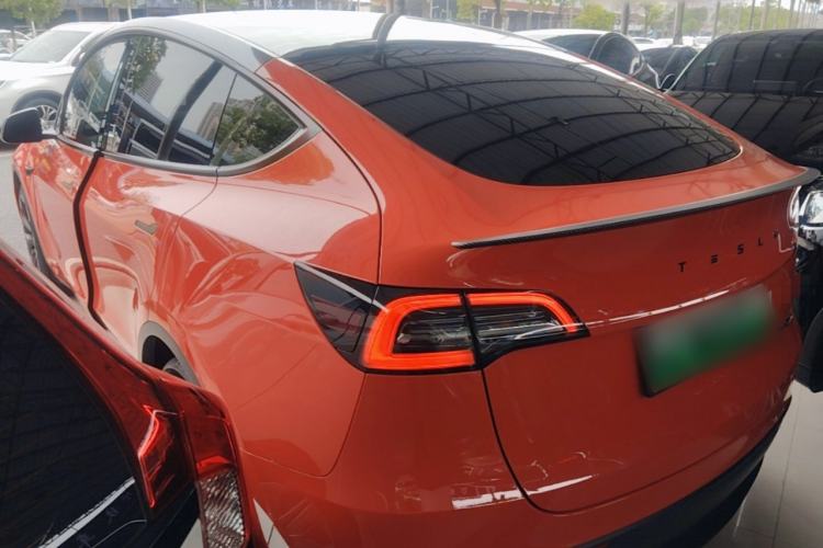 Tesla Model Y 2021 — 4