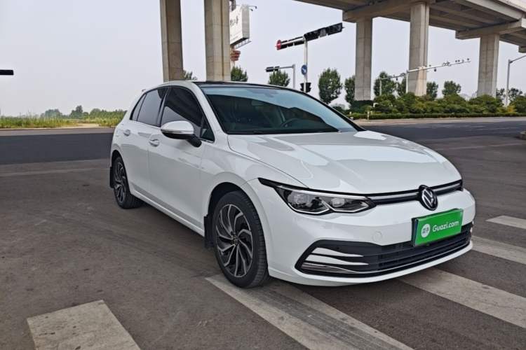 Volkswagen Golf 2023 — 3