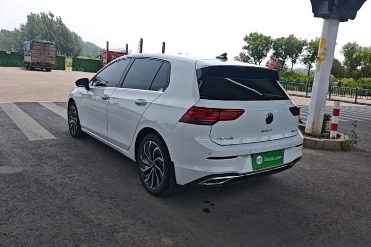 Volkswagen Golf 2023 — 4