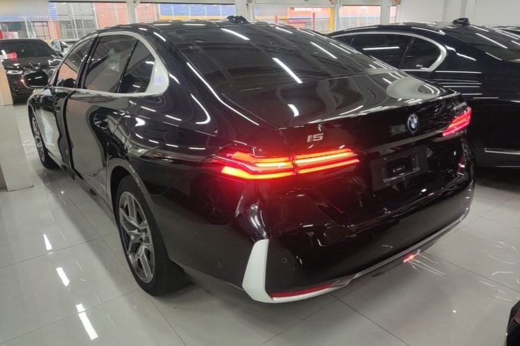 BMW i5 2024 — фото 4